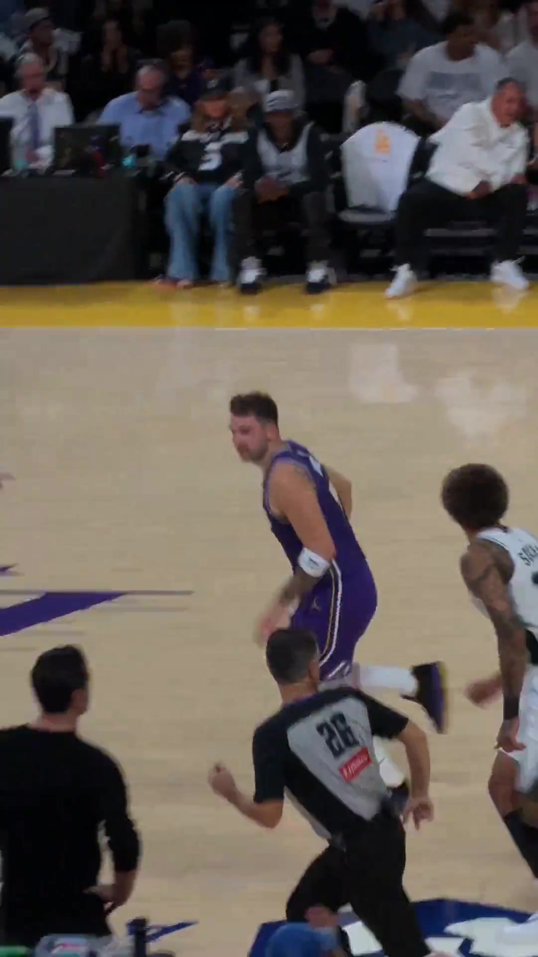 深圳队逆转湖人,东契奇扛起全队 深圳队逆转湖人,东契奇扛起全队