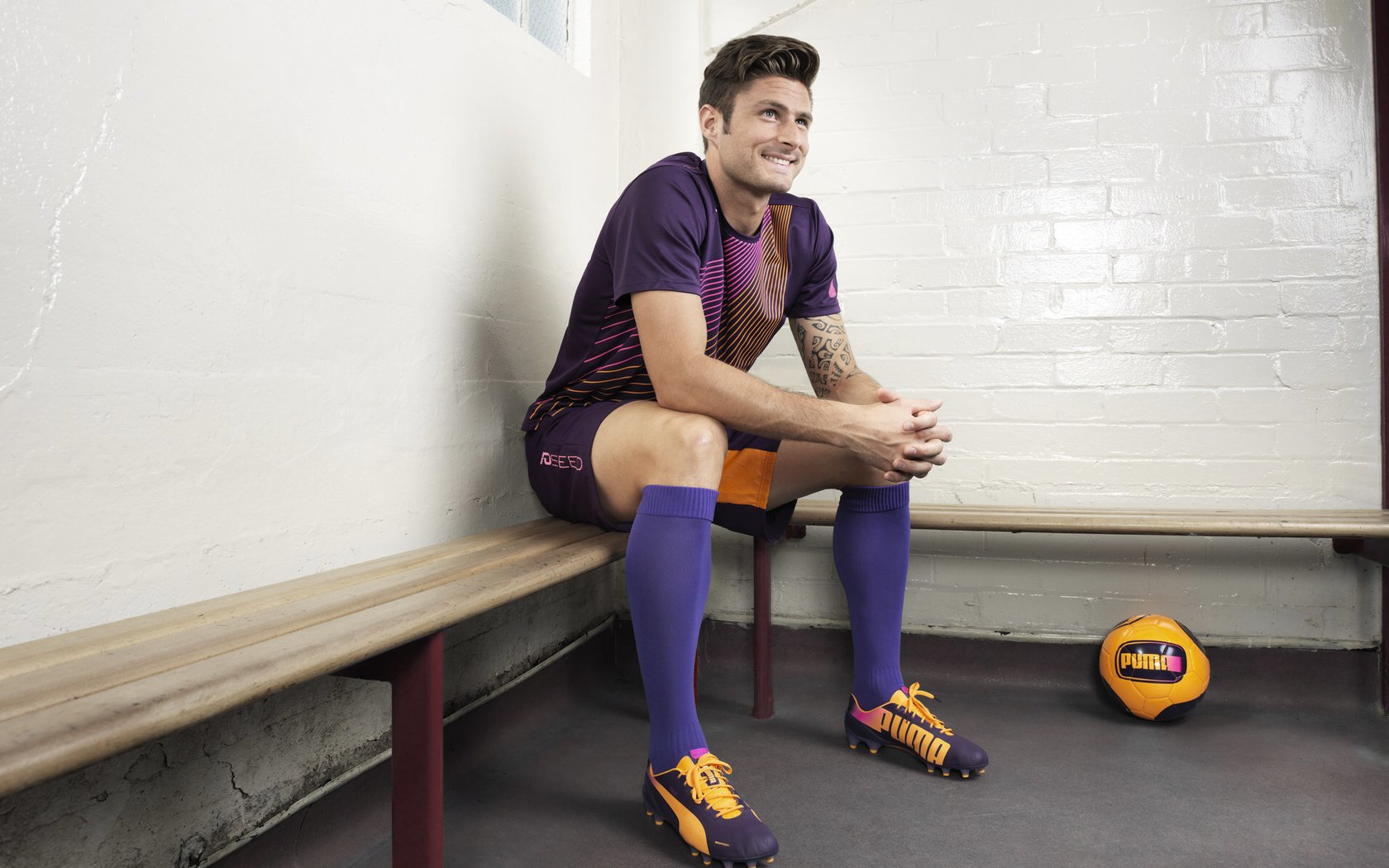 爱游戏官网-德甲争冠战之夜，当克莱的灵魂在安联球场苏醒