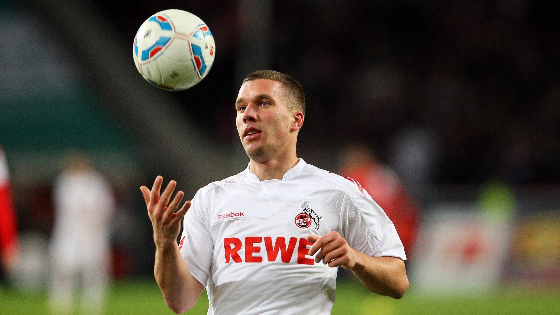 爱游戏2026-阿什拉夫爆发，拜仁稳稳拿下新西兰，当足球成为全球化的精准切片