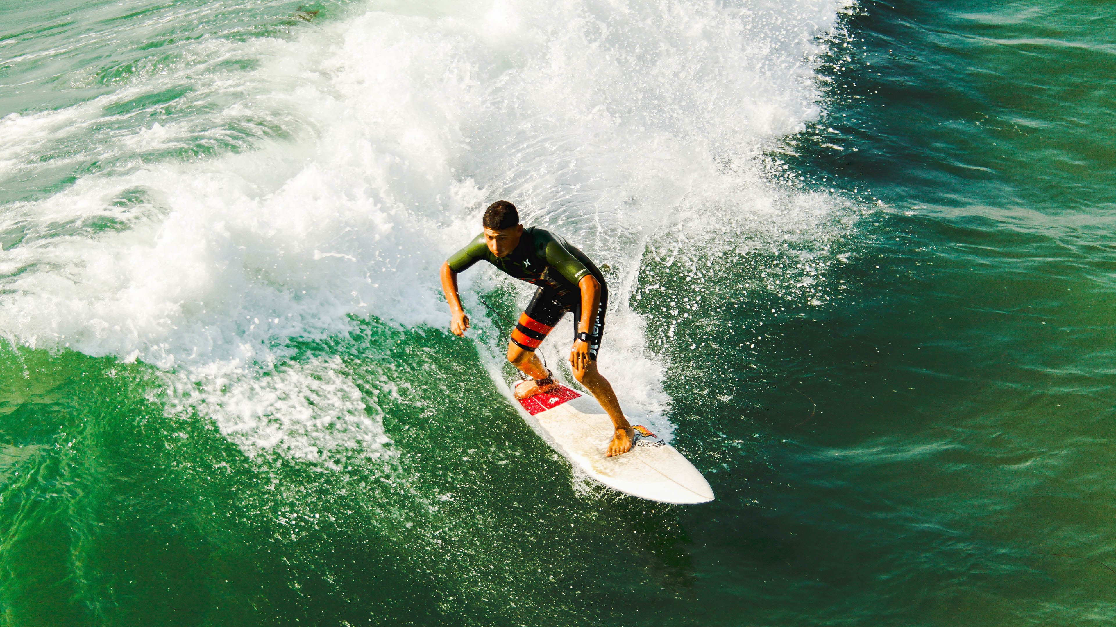 爱游戏tv-欧冠半决赛焦点战，莱比锡红牛一波带走荷兰，战术革命与足球版图的重塑